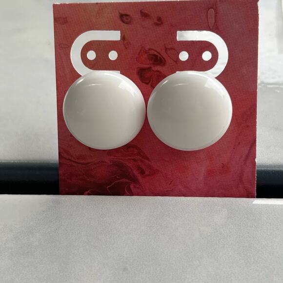 Vintage Trifari White Round Disc Clip-On Earrings - Picture 2 of 7